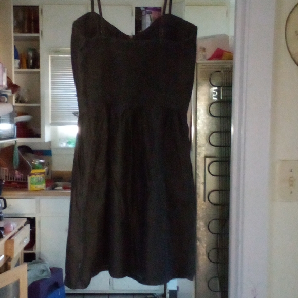 Women's dress - Picture 2 of 2